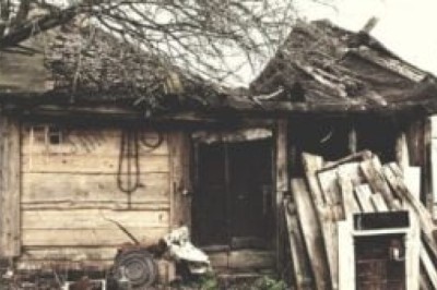 Woman Inherits "Worthless" House - Makes Shocking Discovery Inside Prompting a Call to the Police