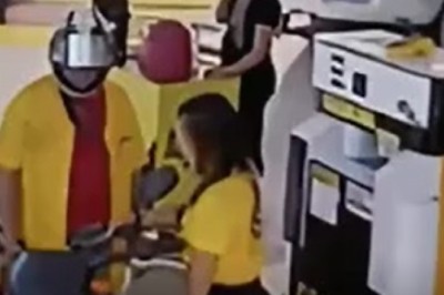 Gas Station Chaos: Watch the Hilarious Encounter as a Man Sends a Woman Fleeing in Laughter!