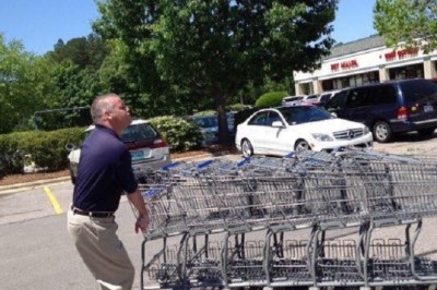 Waiter's Unforgettable Act of Compassion for a Guest with Cerebral Palsy Will Warm Your Heart