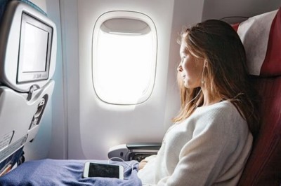 Woman Horrified After Opening Airline Blanket and Finding This Inside