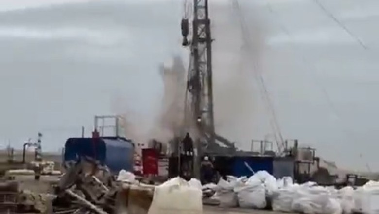 Unbelievable Moment: Electricity Pole Catches Fire – You Have to See This!